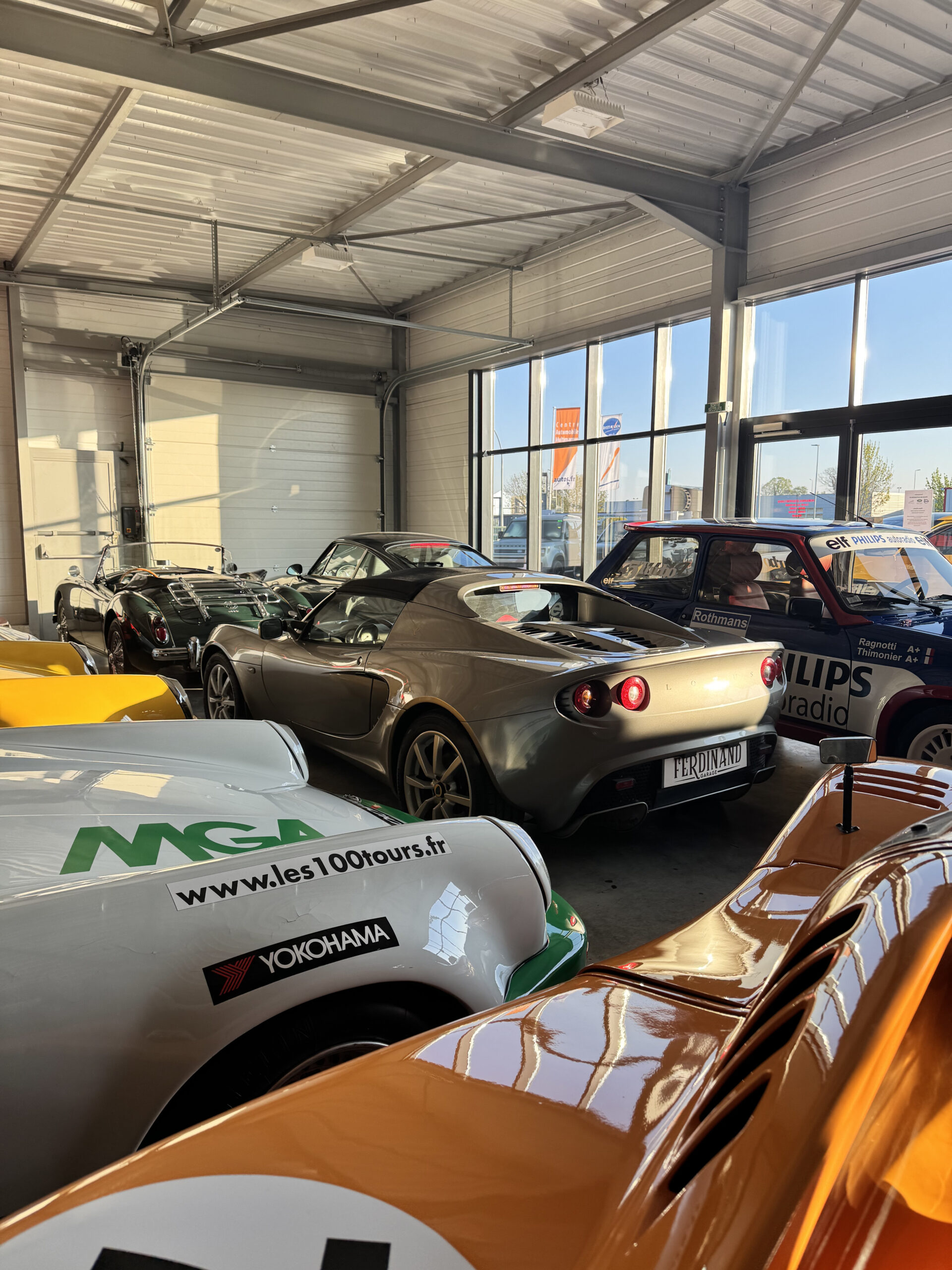 Showroom Ferdinand Garage - vente de véhicule de collection près de Troyes dans l'Aube.