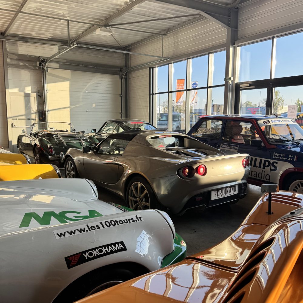 Showroom Ferdinand Garage - vente de véhicule de collection près de Troyes dans l'Aube.